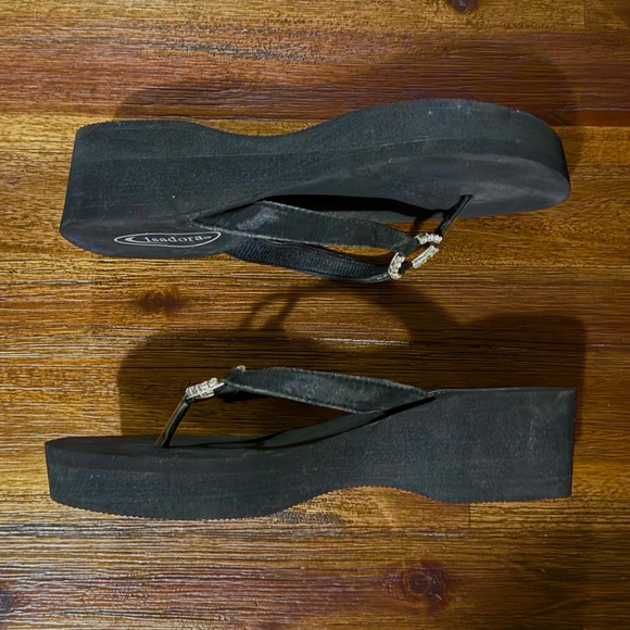 Isadora Platform Slides Black - Womens Size 7 Sandals RARE DEAL - Picture 1 of 4